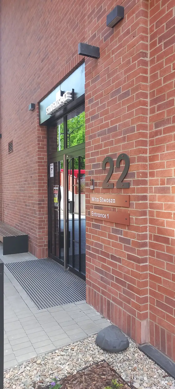 Wejście do obsługiwanego obiektu — Venator Pestis, usługi DDD Kraków i Małopolska