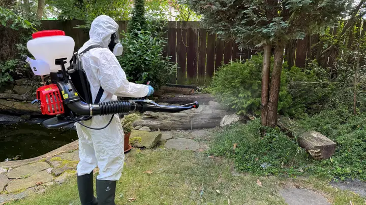 Oprysk ogrodu przeciw kleszczom i komarom — Venator Pestis, usługi DDD Kraków i Małopolska